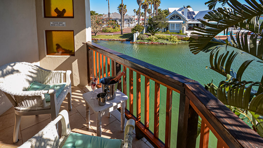 The veranda at the Honey Suite.