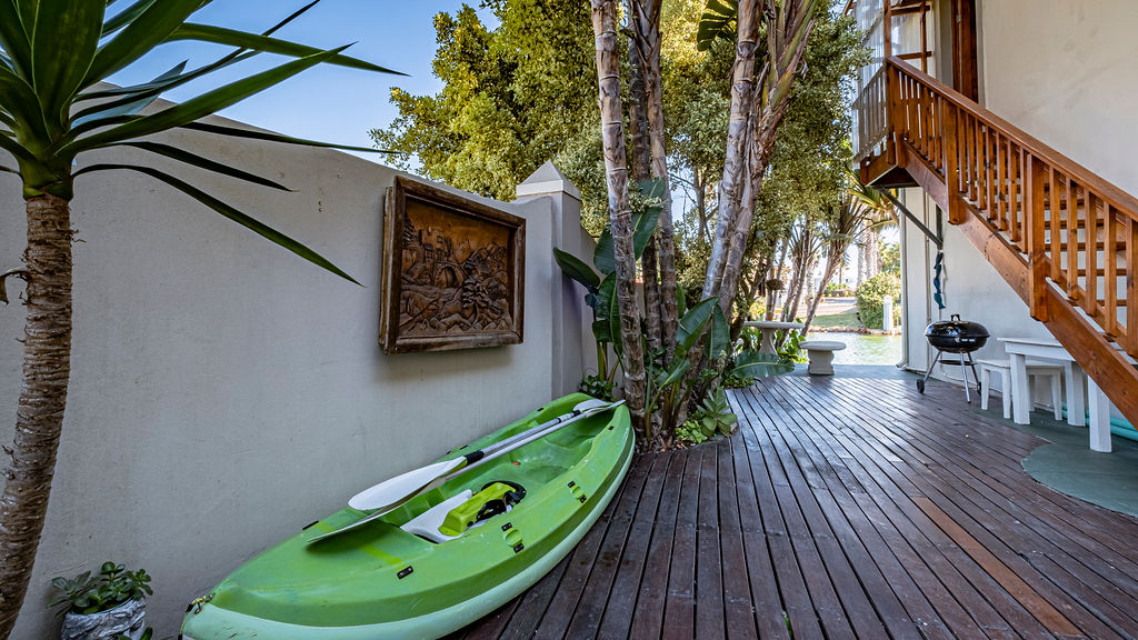 The kayak available to Honey Suite occupants.