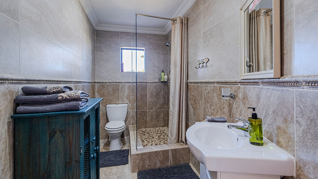 The bathroom of the Rainbow Apartment.